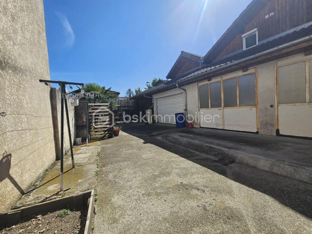 Maison familiale lumineuse de 170 m2 avec suite parentale, garages, dépendances et piscine