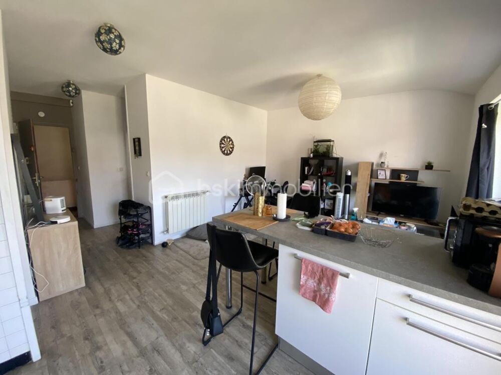 Vente Appartement INVESTISSEUR: T2 AVEC BALCON ET PLACE DE PARKING LOUE AU CŒUR DU BOURG DANS PETITE COPROPRIÉTÉ Caluire et cuire