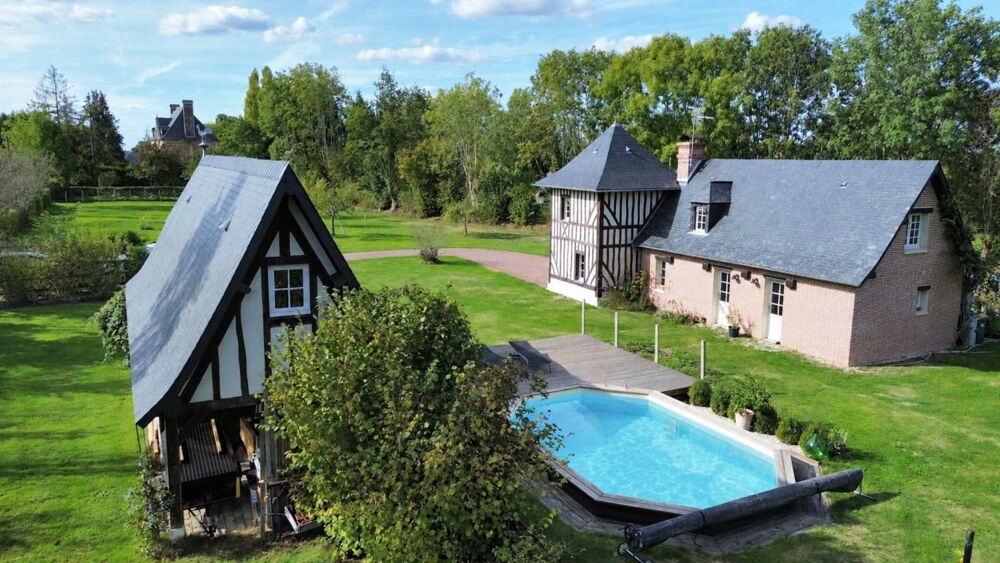 Maison de charme de 100 M2, 5 pièces 3 chambres avec une piscine et annexe sur un terrain de 4700 M2 à BONNEVILLE LA LOUVET (14)