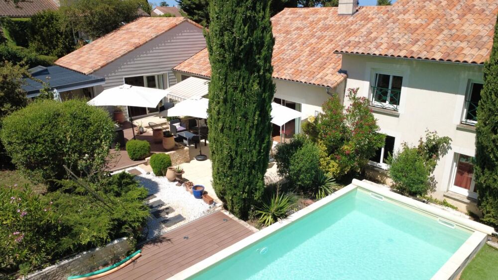 Vente Maison Maison à St Benoit de 245 m2 , 5 chambres, double sejour , jardin, piscine, garage Saint benoit