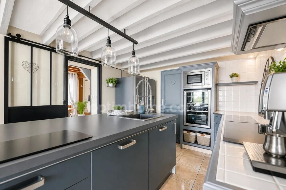 Vente Maison Maison en pierre de Loire à Saumur avec piscine, dépendances et terrain de 8 147m2 Saumur