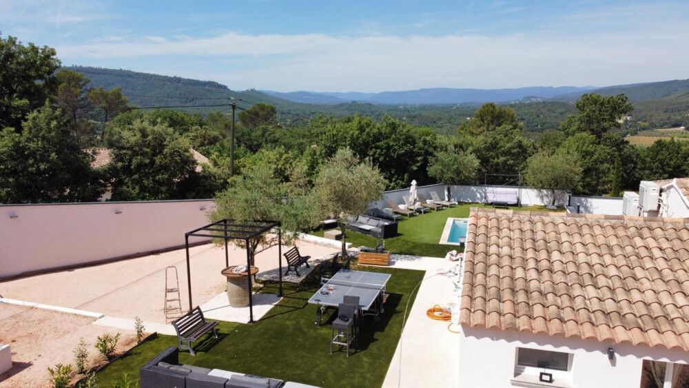 Villa T6 avec piscine et terrain de 1241m² - Sainte-Anastasie-Sur-Issole
