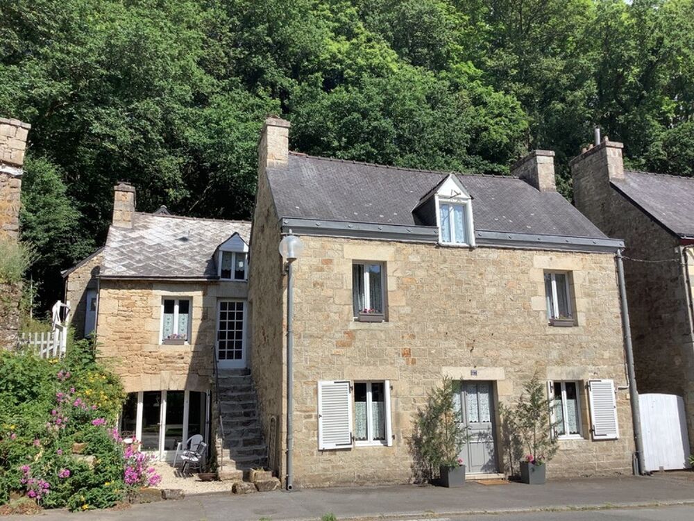 GUEMENE SUR SCORFF BELLE DEMEURE EN PIERRE DE 185 m² ENVIRON COUR EXTERIEURE JARDIN NON ATTENANT DE 764M²