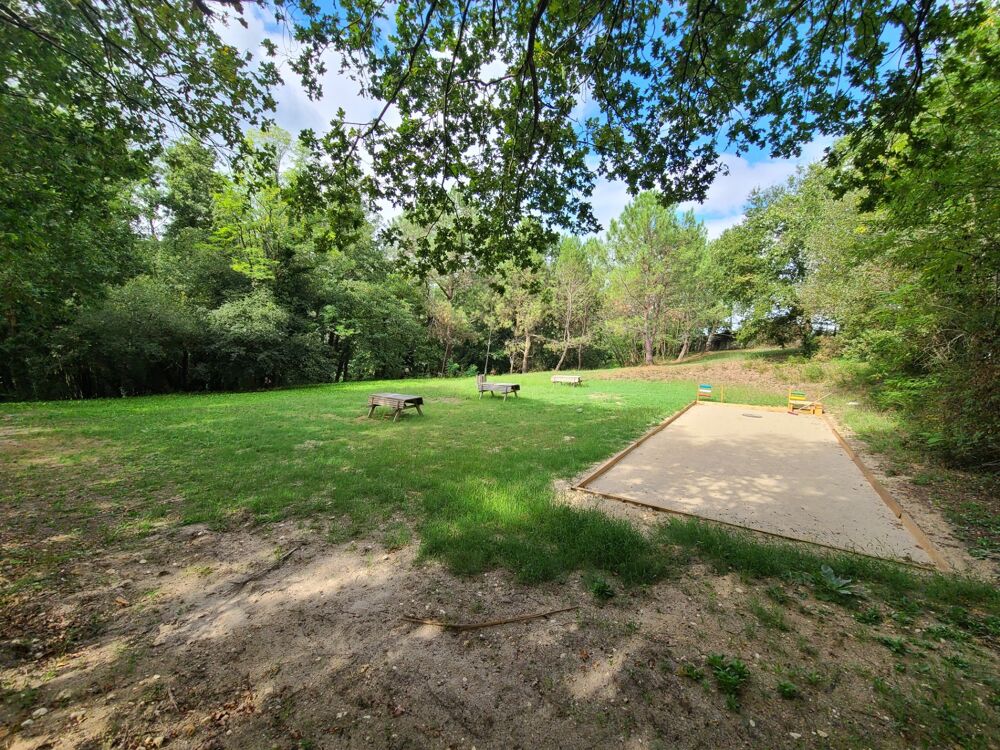 propriété de prestige denviron 480 m² implantée sur un terrain de 3.4 hectares avec 2 gîtes et chambre d'hôte