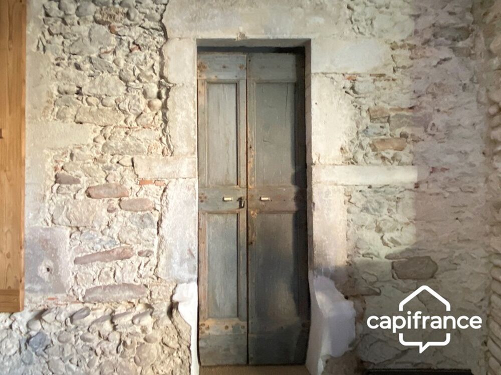 A VENDRE SAINT GEOIRE EN VALDAINE (38) Maison de village , 8 pièces , 4 ch,dépendances, terrain , rénovée