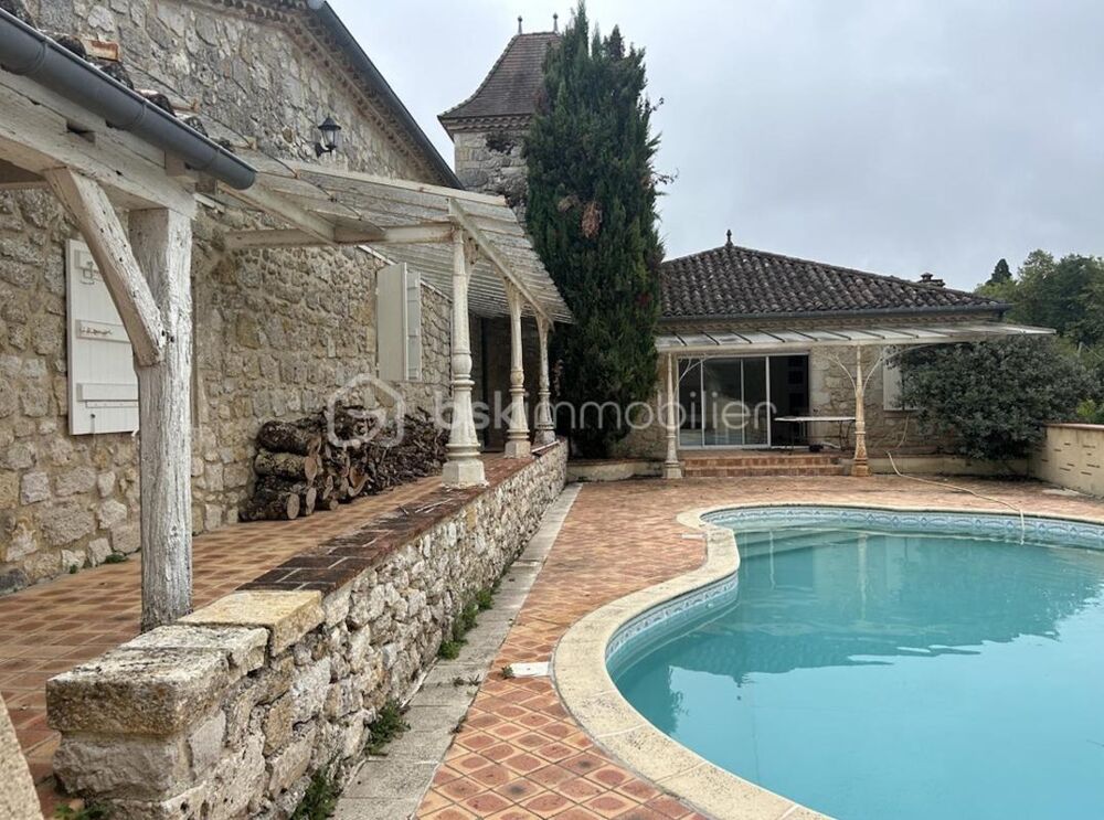 SUPERBE PROPRIETE EN PIERRES - PISCINE - TERRAIN - DEPENDANCE- CACHET