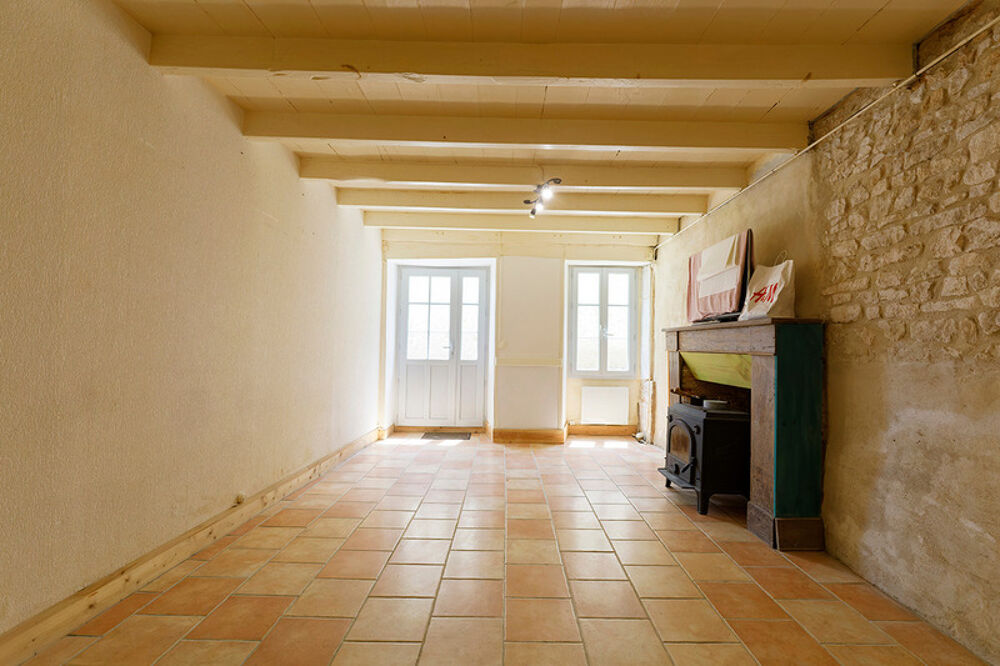 Maison de village 4 pièces avec cour intérieure et jardin - VARAIGNES (24)