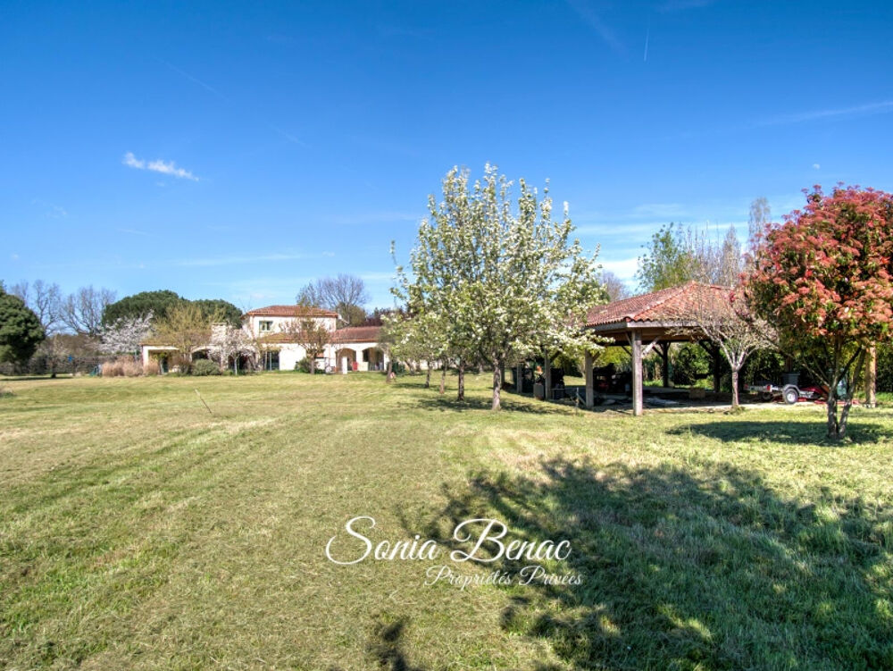 TOIULOUSE - LEGUEVIN - Maison 6 pièces de 238 m2 - Dépendance de 180 m2