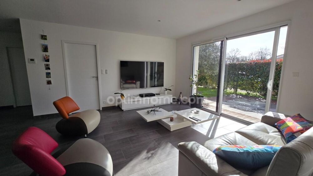 Villa contemporaine dexception  160 m² - 6 pièces à SAUCATS (33)
