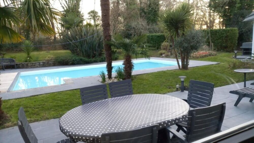 Propriété Familiale de 235 m² -4 chambres -Piscine-Dépendance-Terrain1700M²