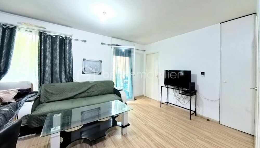 Appartement 2 pièces avec balcon et parking  Résidence récente à Bobigny