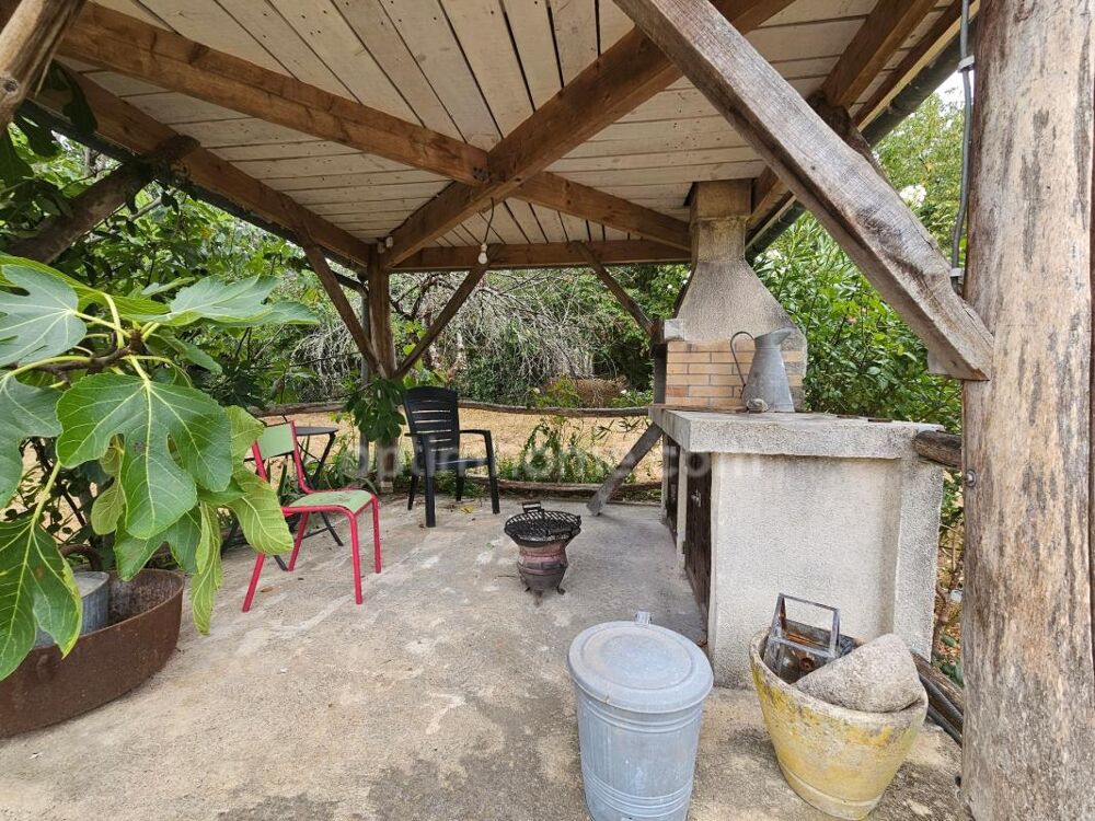 Vente Maison Maison de plain-pied de 120 m², 4/5 chambres et grand garage, au calme absolu. CHAMPNIERS (16) Champniers