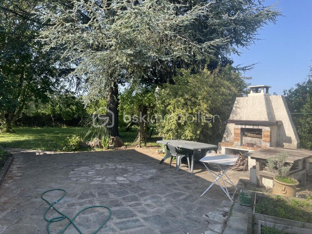 Très jolie maison sur sous-sol total avec son garage et son jardin arboré !