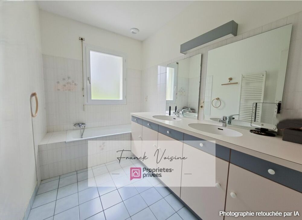 Vente Maison Maison aux Herbiers, maison plain-pied de 94 m2 avec 2 chambres sur une parcelle de 1250 m env2 env 4 pièce(s) 94.35 m2 Les herbiers