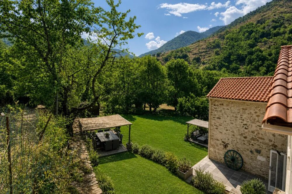 Vente Maison Maison de 5 pièces de 130 m² plus dépendances à Py (66360) Py