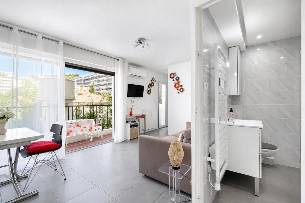 Vente Appartement Très beau studio de 25 m² avec balcon cave et place de parking - situé à Cannes proche Croisette Cannes