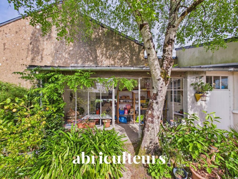 Maison aux volumes généreux - 5 chambres et 1 bureau - Beau jardin arboré sans vis-à-vis - Garage - Zola