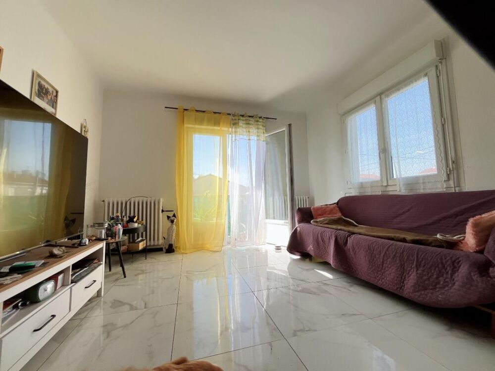Vente Appartement Magnifique appartement de 60 m² de type T3 au 1 er étage avec balcon, cave et place de parking en garage fermé Perpignan