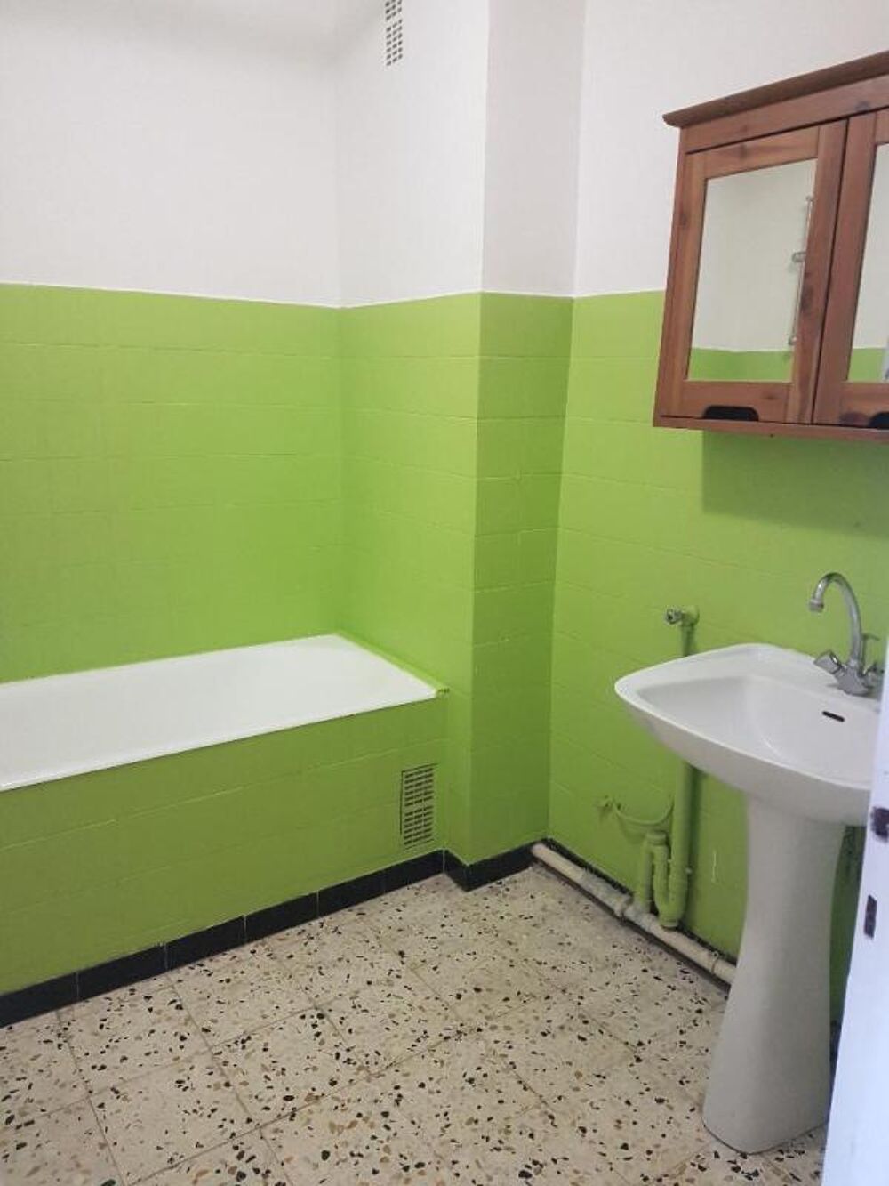 Appartement type 2 - dans immeuble proche du centre ville - quartier calme -