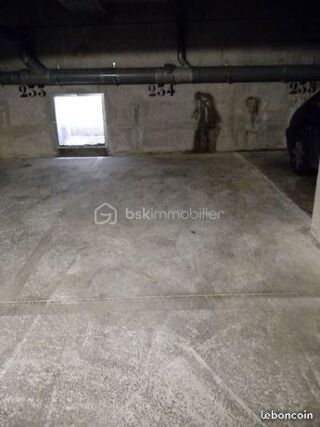  Parking / Garage  vendre 12 m