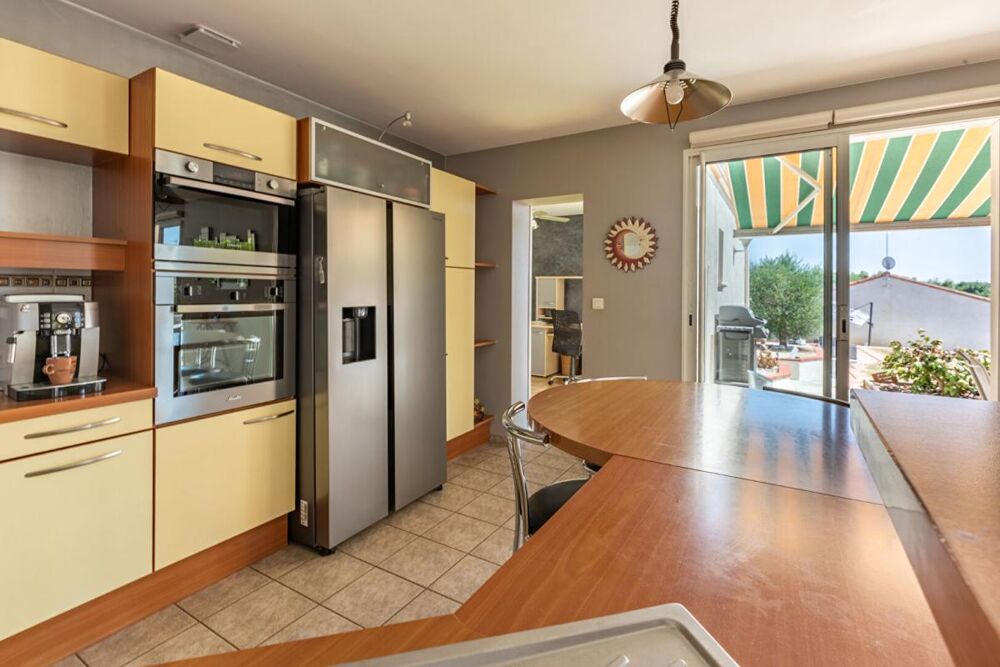 Vente Maison Maison Mouzillon 6 P . 4 Chs . Bureau . 177.85 M² . Double garages . T 1153 M² . Sous-sol Mouzillon