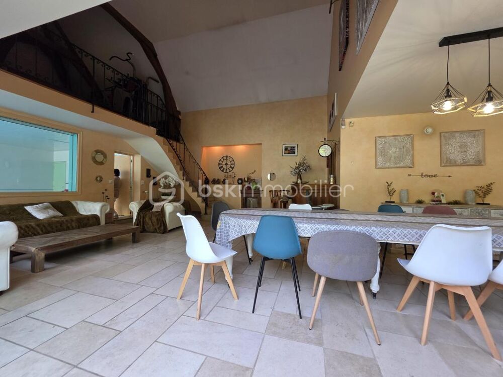 Vente Propriété/Château Propriété d'exception 16 pièces 7 chambres à Sens 5 minutes de la gare qui mène à Paris Bercy en 54 minutes Sens
