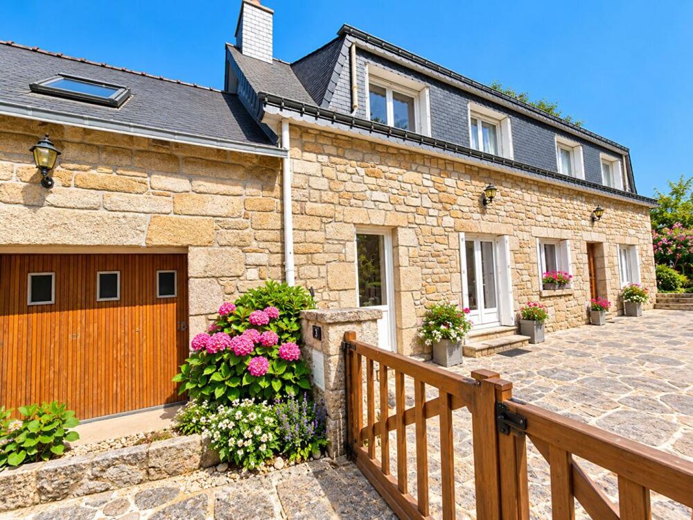 LONGÈRE DE CHARME DE 132 M² - 4 CHAMBRES + STUDIO INDÉPENDANT POSSIBLE - TERRAIN CLOS ET ARBORÉ DE 918 M² - GARAGE