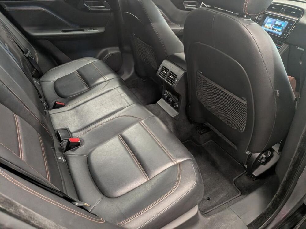 F-PACE 2.0 D - 180 ch 2WD BVA8 Prestige 2017 occasion 78200 Mantes La Jolie
