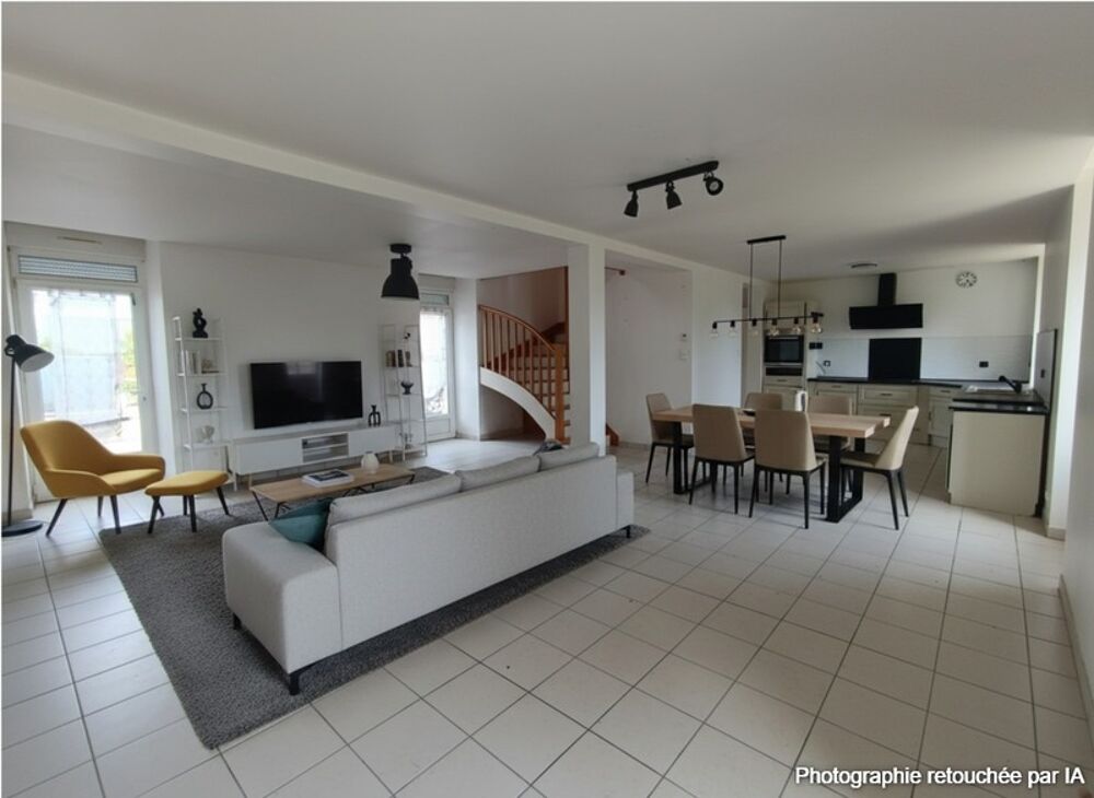? Maison familiale  Centre bourg de Laz  108 m² habitables + potentiel - Visite virtuelle
