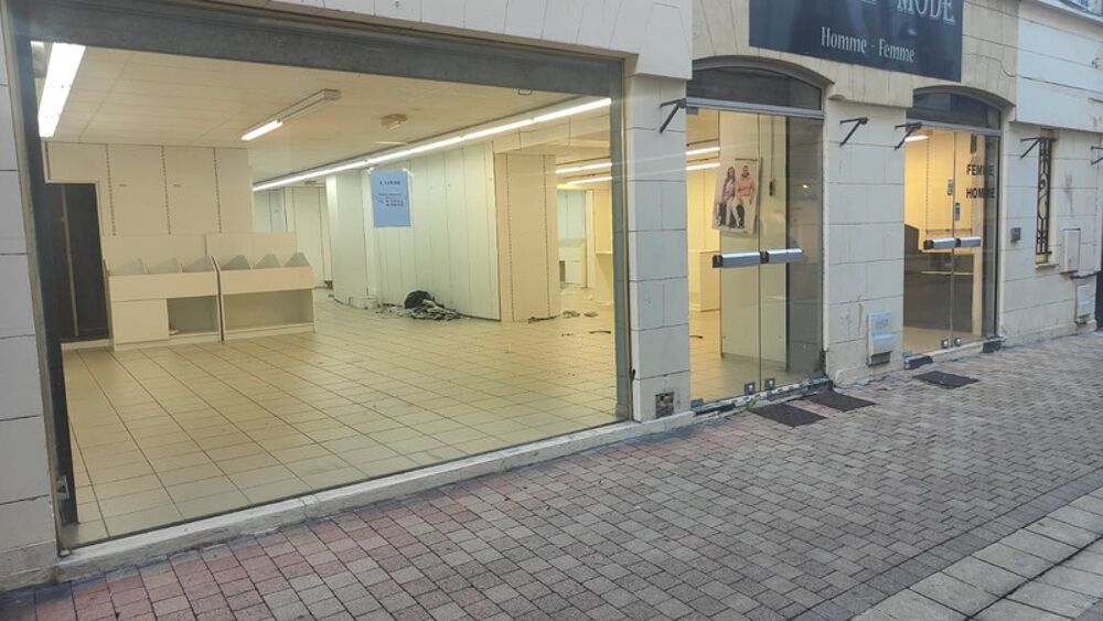   À LOUER – Local commercial 220 m² en plein cœur de BERGERAC (24) 