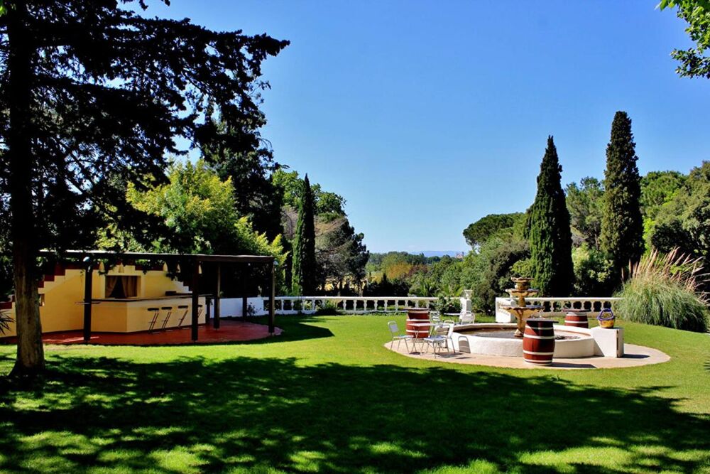 Vente Immeuble Domaine de caractère avec salle de réception, parc de 1,5 hectare et logements Beziers