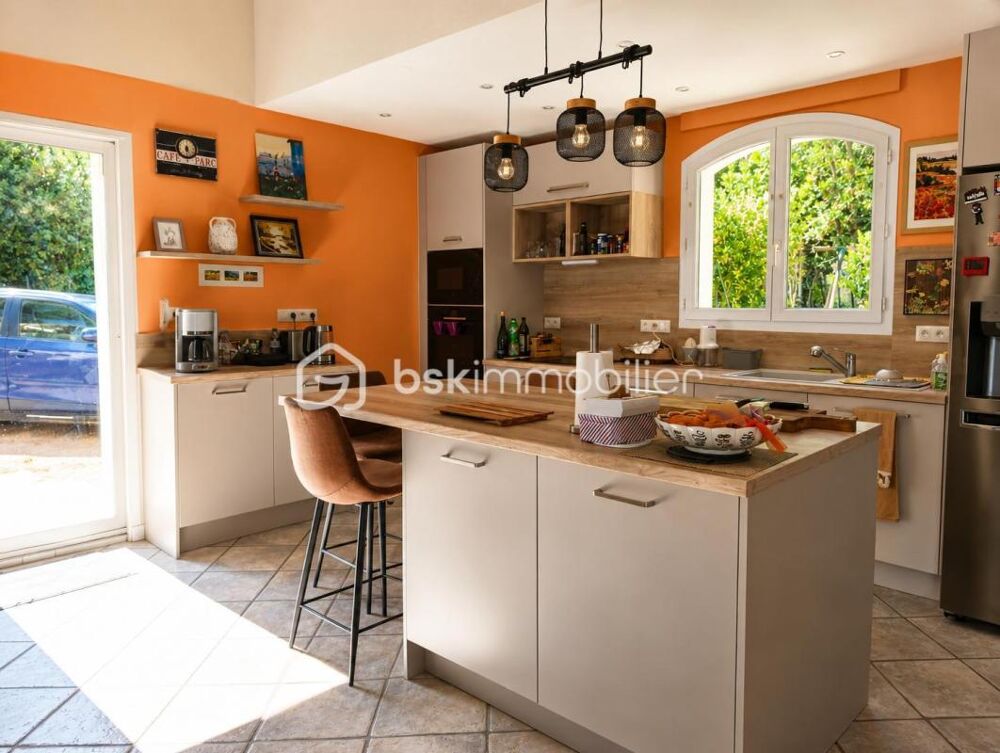 Vente Maison Maison 165 m² avec piscine, jacuzzi et dépendance – Solérieux Solerieux