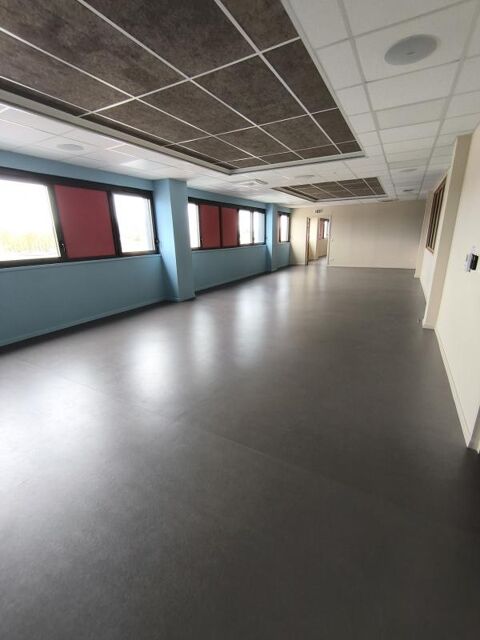 ST DENIS LES BOURG - Local d'activit&eacute;s 1410 01000 Saint denis les bourg