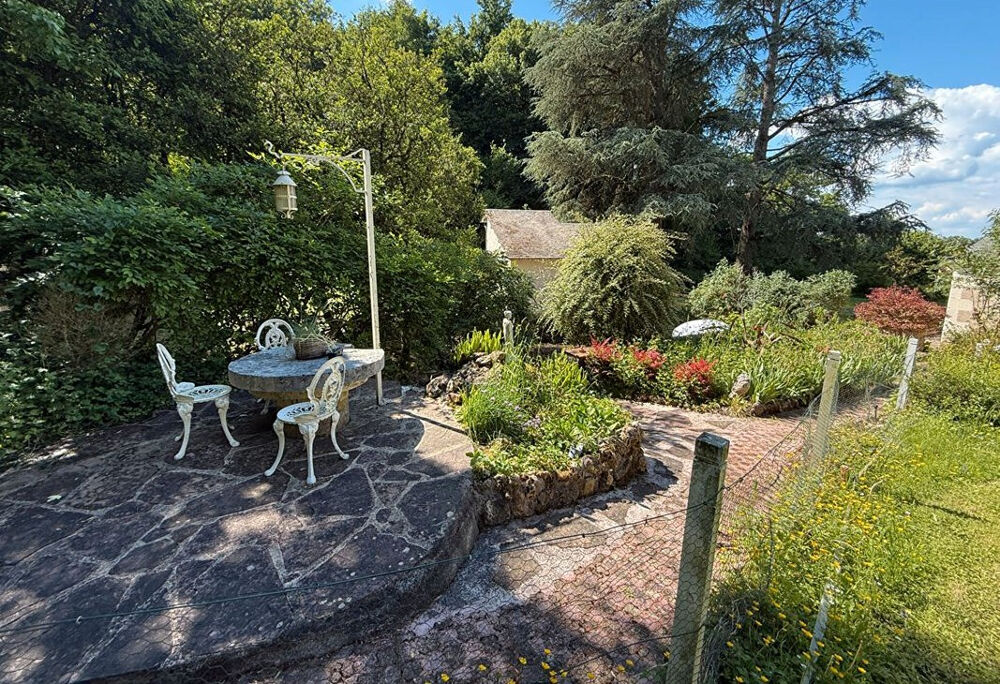MANOIR A LA CHARTRE SUR LE LOIR ET SES CAVES EXCEPTIONNELLES