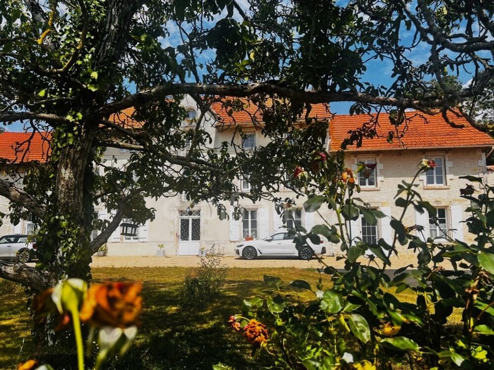 Vente Propriété/Château Propriété de 3 maisons dans un cadre bucolique avec plus de 3 hectares - à 20min de LA ROCHELLE Anais