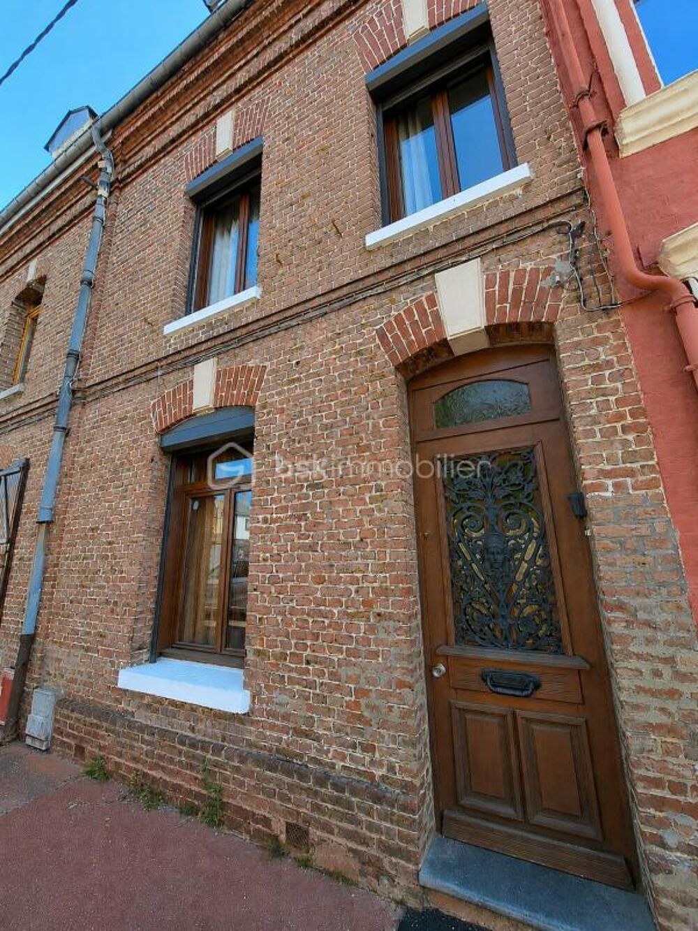 MAISON DE VILLE 4 CHAMBRES AVEC JARDIN, DANS UN QUARTIER CALME ET PROCHE CENTRE-VILLE DABBEVILLE
