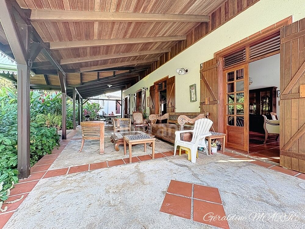 Villa 242 m² avec piscine, T2 loué et terrain de 4 000 m²