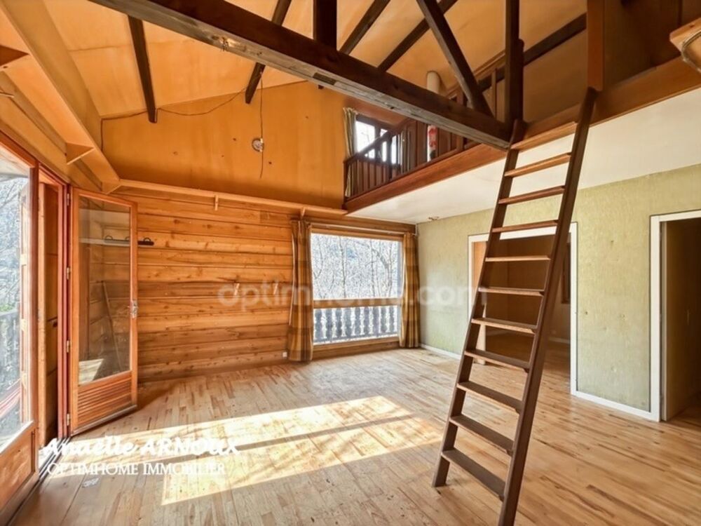 Chalet bois à fort potentiel à rénover au coeur du village d'Orcières