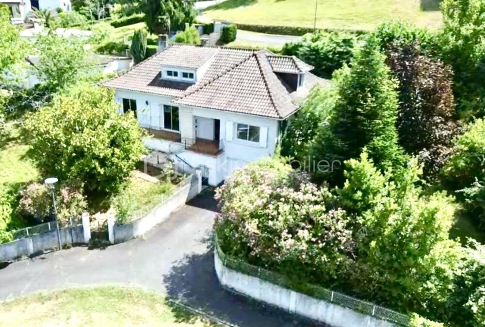 Maison familiale de 212 m² avec grand sous-sol sur terrain de 1 620 m²  Mourenx