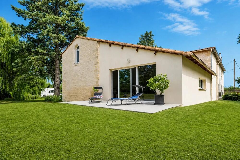 Maison pierre 141 m², piscine intérieure, 2 500 m² - Saint-Symphorien