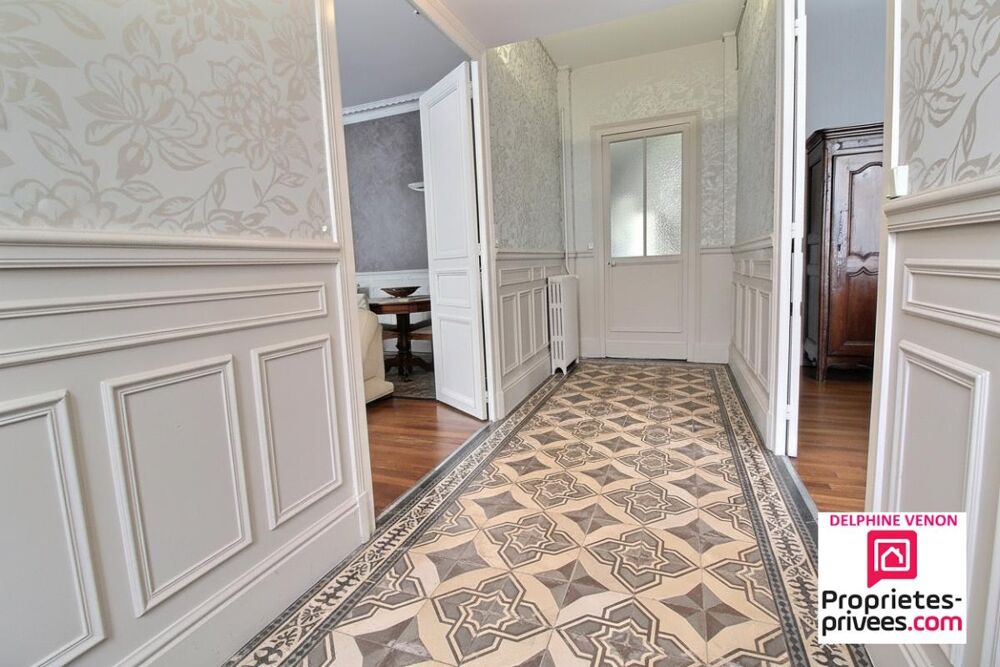 Exclusivité - Maison bourgeoise en hyper centre à Chateauneuf Sur Loire avec double garage, cave et dépendance