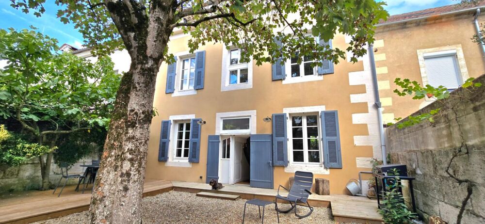Vente Maison Maison de ville de type 9, surface habitable de 180 m², avec jardin et dépendance Perigueux