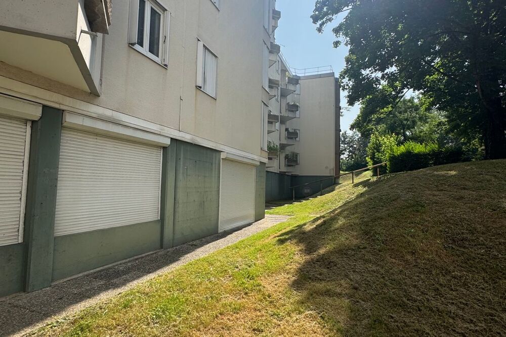 Local commercial ou professionnel de 56m² - Bron