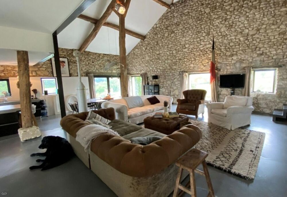 Grange convertie en loft avec maison d'amis, piscine chauffée et dépendances
