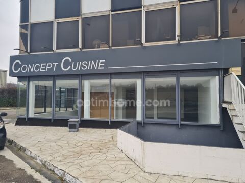 Local commercial de 197 m2 avec bureau et parking &agrave; louer &agrave; Orgeval au bord de la RN 13 6140 78630 Orgeval