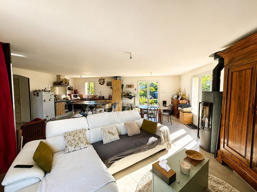 Vente Maison Maison de plain-pied – 94 m² – 3 chambres – Terrain 910 m² – DPE B Saint andre de lidon