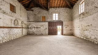  Remise / Grange à vendre 5 pièces 300 m²