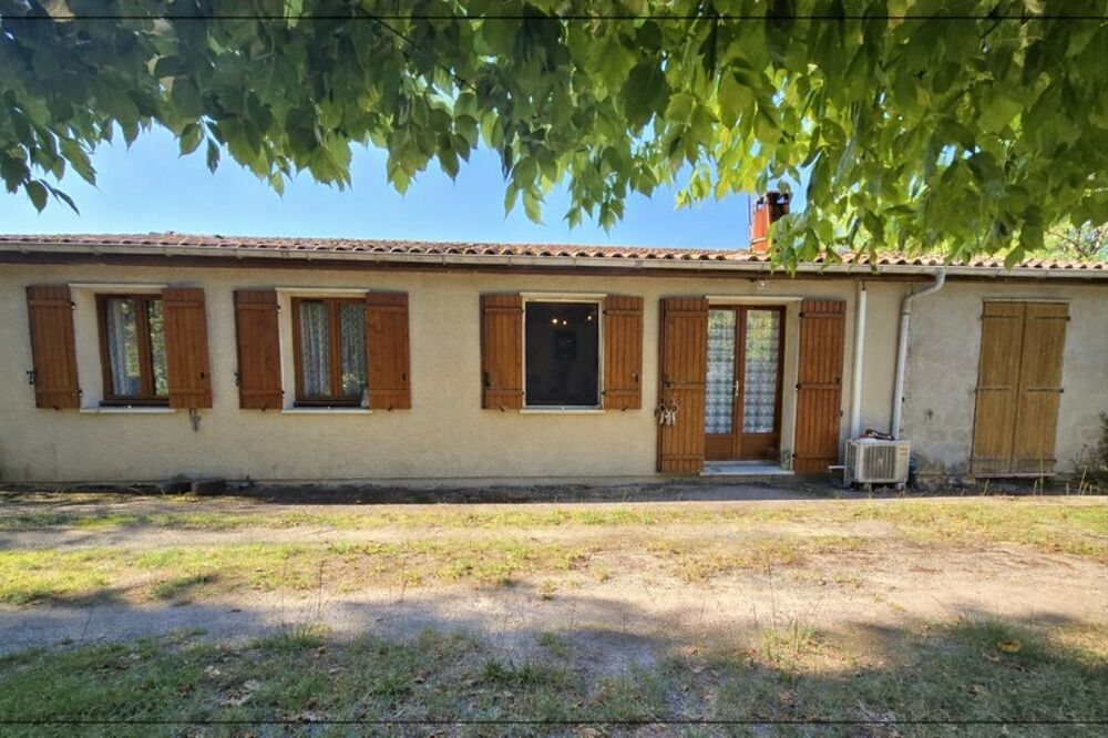 Charmante maison de plain-pied de 100m² à rafraîchir, située sur un terrain de 2500 m²