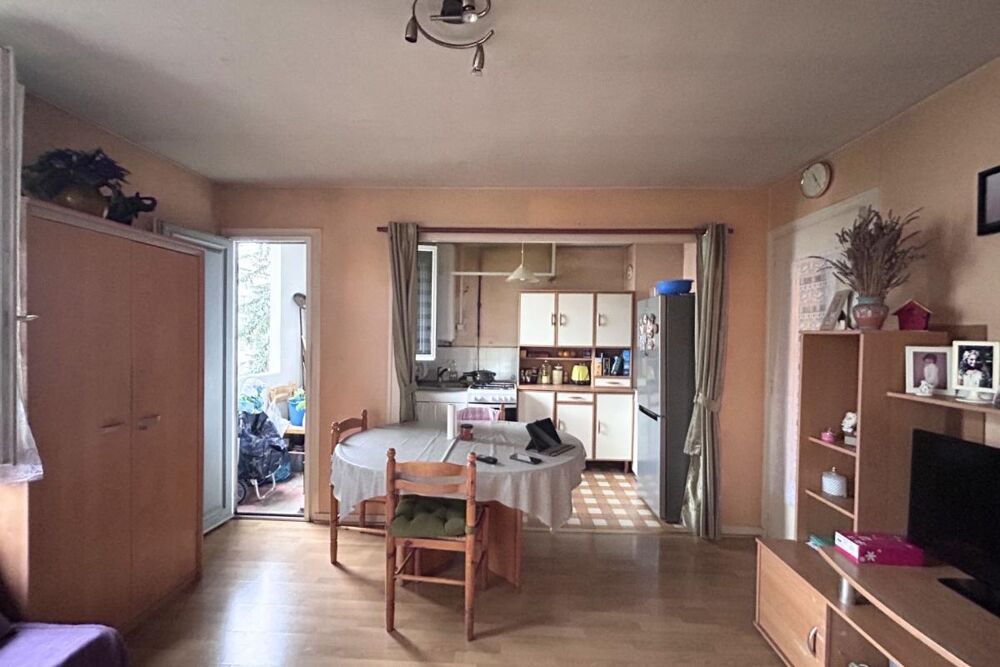 Vente Appartement Appartement à vendre 2 pièces LYON 8EME ARRONDISSEMENT (69) - BALCON - PARKING - CAVE - PROCHE DES COMMODITES Lyon 3