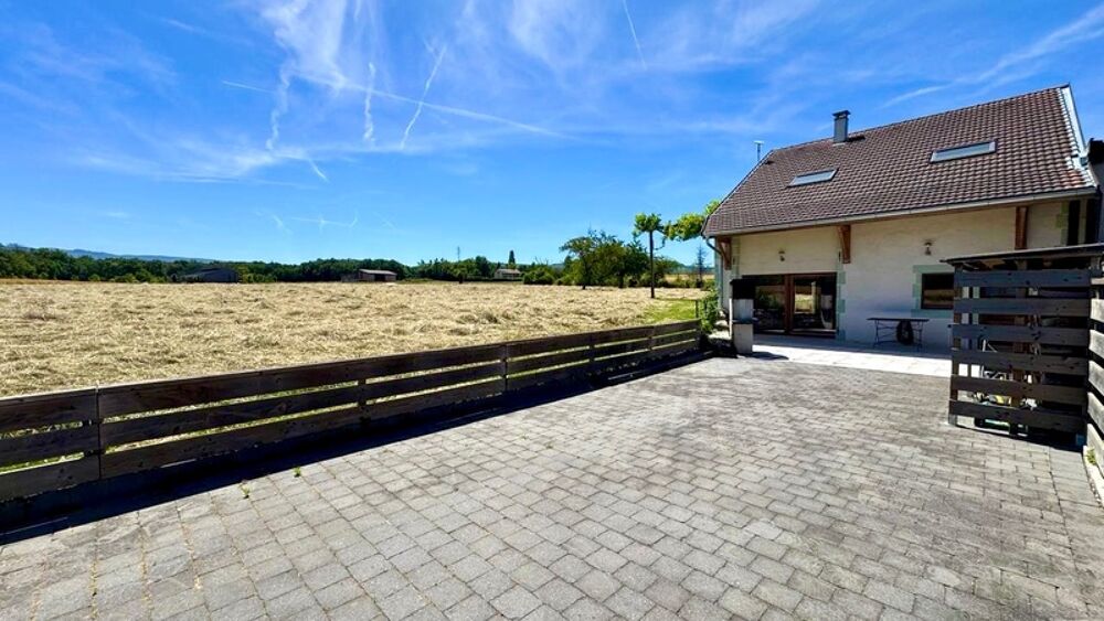 À vendre  Maison individuelle à Valleiry (74), environnement privilégié à environ 500 m de la frontière suisse